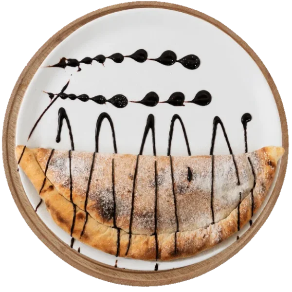 Nutella Calzone de HR Italy : pâte à pizza repliée, sucre glace et filets de chocolat