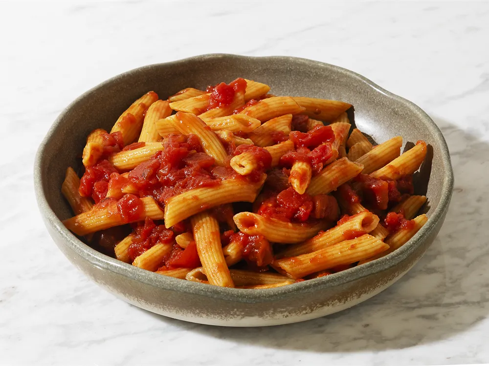 Kindermenü von HR Italy: ein Teller Penne mit Tomatensauce