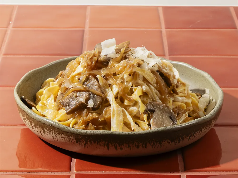 Karamellisierte Zwiebel & Pilze von HR Italy: cremige Fettuccine mit karamellisierten Zwiebeln und Pilzen