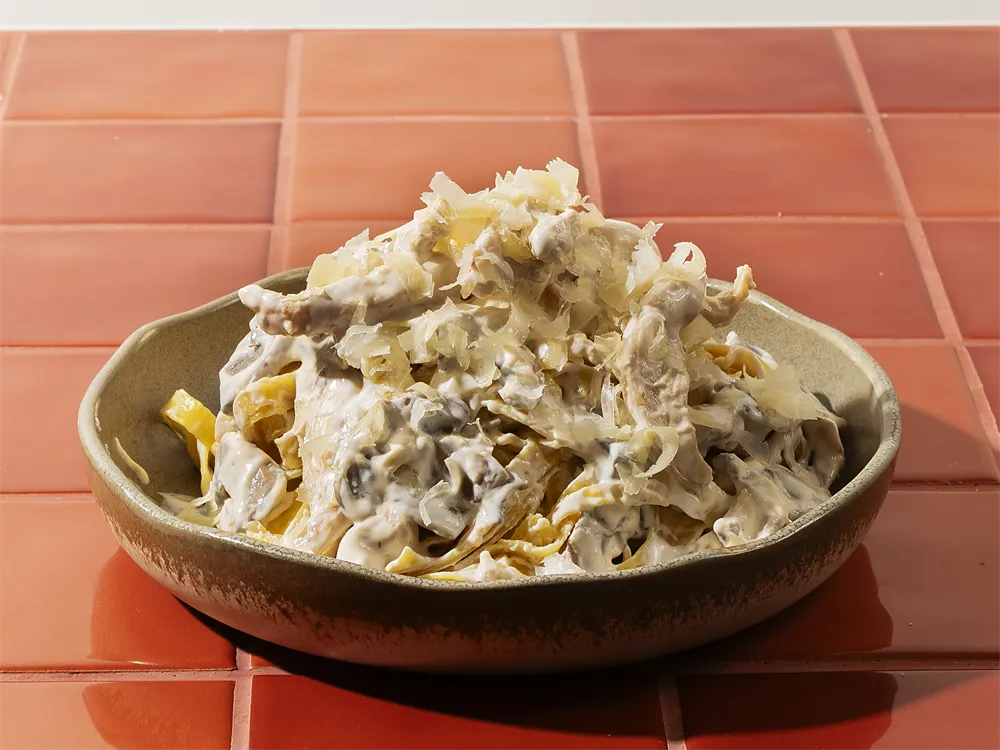 Rahm-Pilz-Hähnchen von HR Italy: frische Fettuccine in Sahnesoße mit Hähnchen und Pilzen